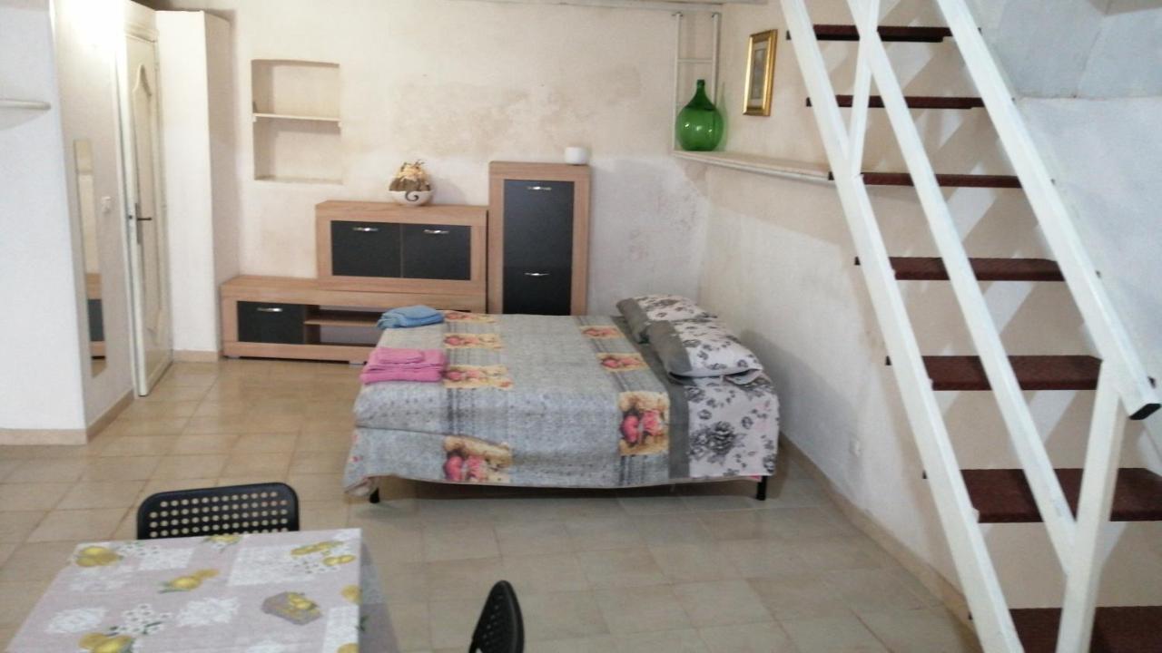 Casa Vacanze Battista 46 Grottaglie Exterior photo